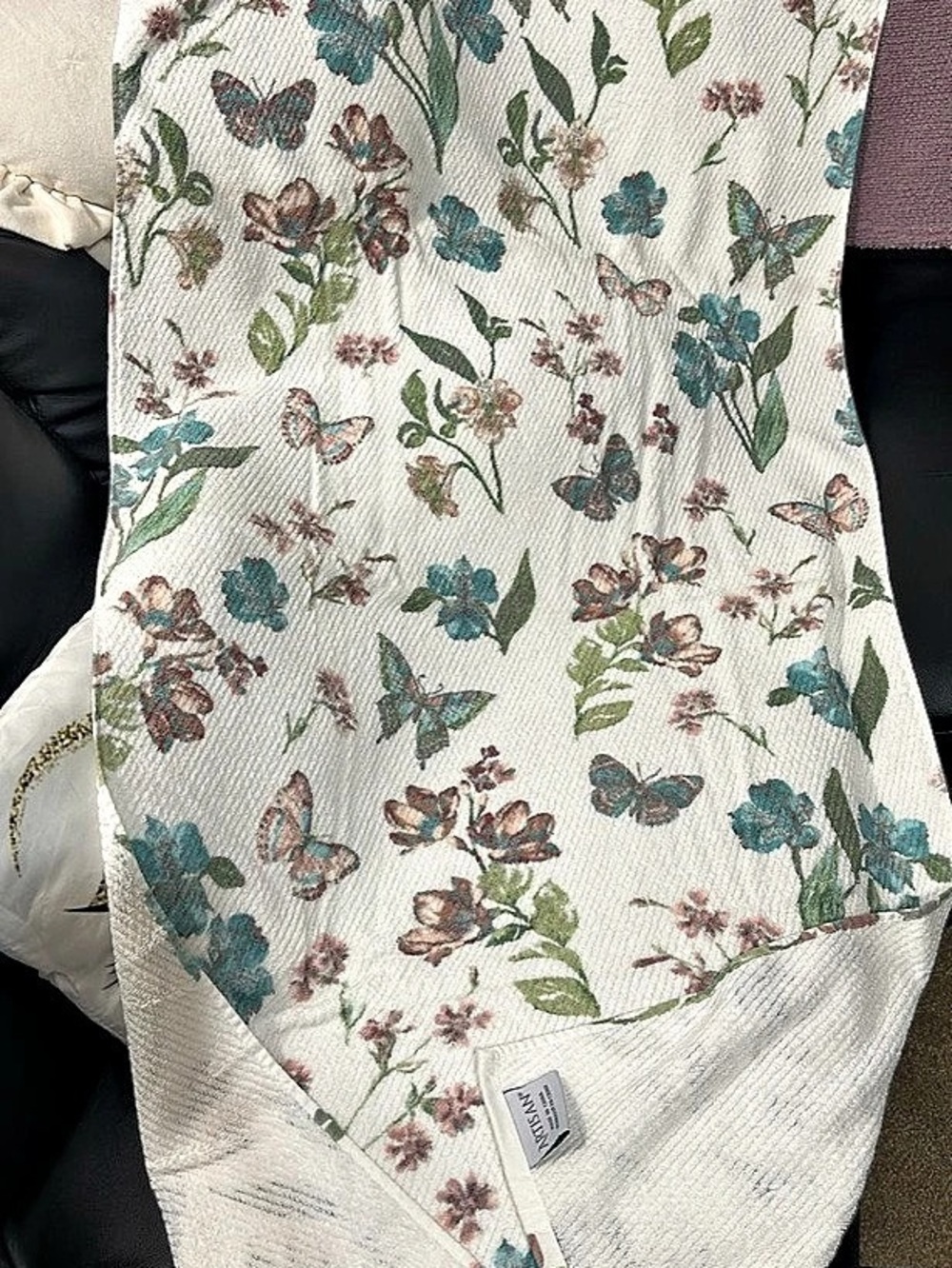 Artisan Floral Towel in White & Green